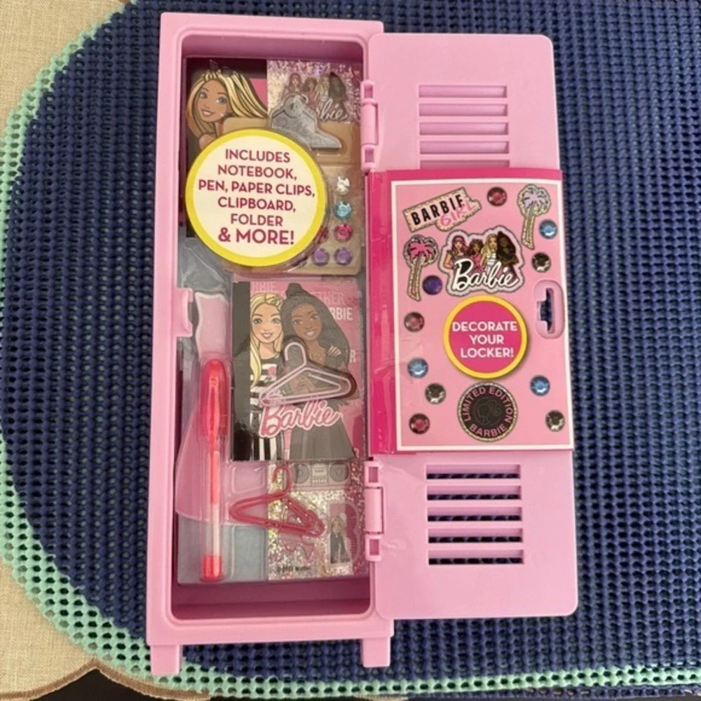 Barbie Design Activity Locker‎ (Item #52906).   715